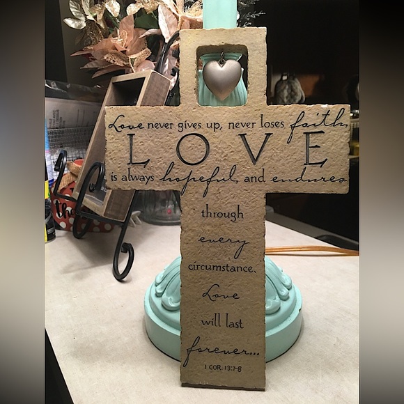 “Love” Quoted Wall Hanging Cross Decor - Picture 1 of 2
